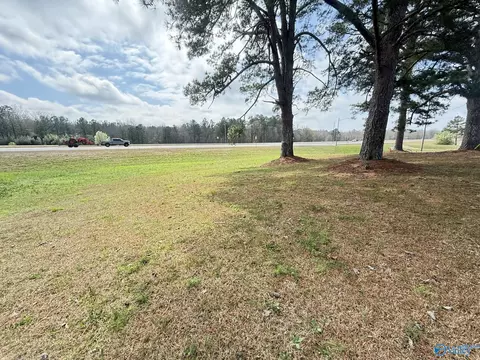 4196 Oak St, Hokes Bluff, AL 35903