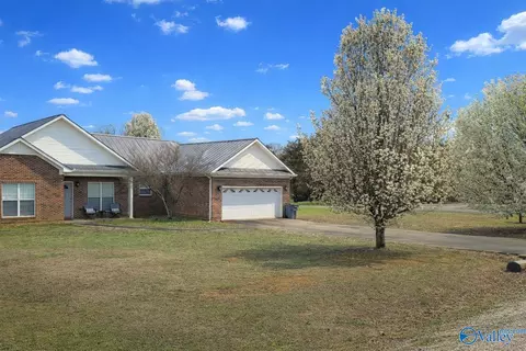 10 Sonya Ln, Florence, AL 35633