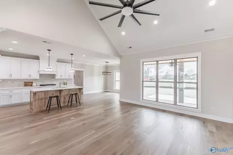 2106 Covington Ln, Decatur, AL 35603