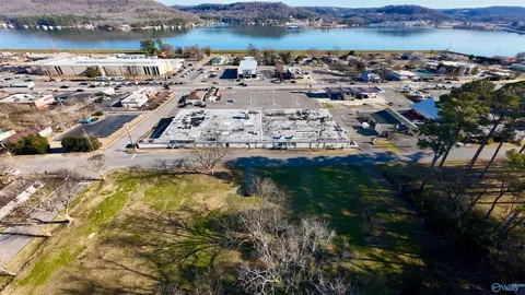 1900 Obrig Ave, Guntersville, AL 35976