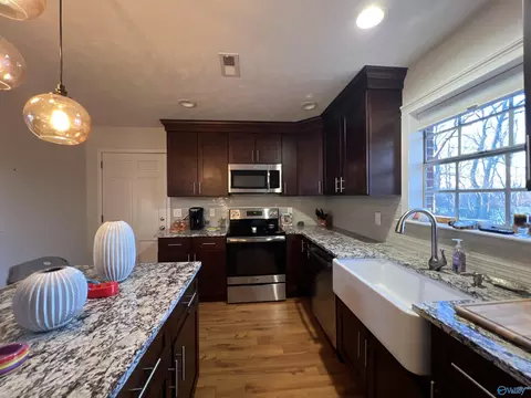 Kitchen - 335 Lakeside Dr, Centre, AL 35960 photo 4 of 5