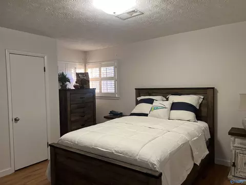 Bedroom - 335 Lakeside Dr, Centre, AL 35960 photo 1 of 7