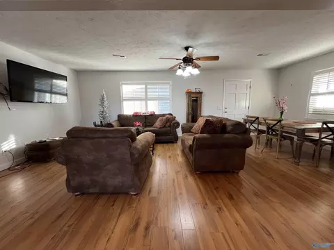 Living - 335 Lakeside Dr, Centre, AL 35960 photo 4 of 5
