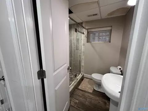 Bath - 335 Lakeside Dr, Centre, AL 35960 photo 5 of 6