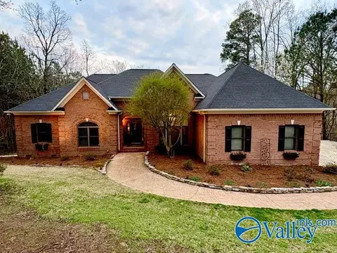 233 Fairway Dr, Cullman, AL 35057