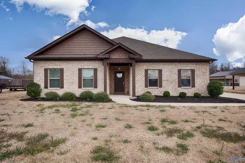 613 Walt Campbell Rd, Hazel Green, AL 35750