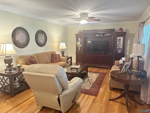 Living - 607 E Riverview Dr, Gadsden, AL 35903 photo 2 of 5