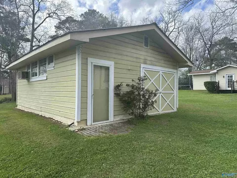 Exterior - 607 E Riverview Dr, Gadsden, AL 35903 photo 4 of 5