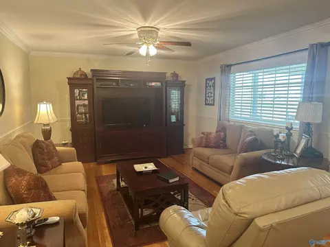Living - 607 E Riverview Dr, Gadsden, AL 35903 photo 3 of 5