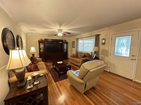 Living - 607 E Riverview Dr, Gadsden, AL 35903 photo 1 of 5
