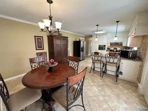 Dining - 607 E Riverview Dr, Gadsden, AL 35903 photo 3 of 4