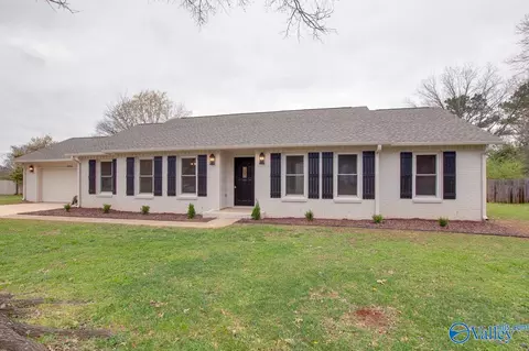 2042 Rosebury Ln, Huntsville, AL 35803