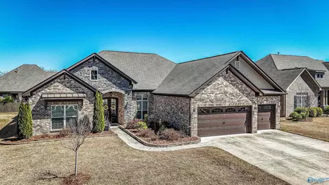 7617 Summerdawn Dr, Owens Cross Roads, AL 35763