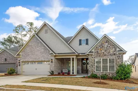8 Thicket Grove Cir, Huntsville, AL 35803