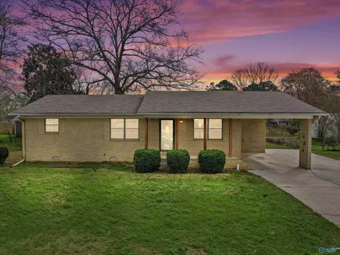 906 SW Cooper Ln, Hartselle, AL 35640