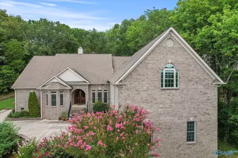 10136 SE Skylark Dr, Huntsville, AL 35803