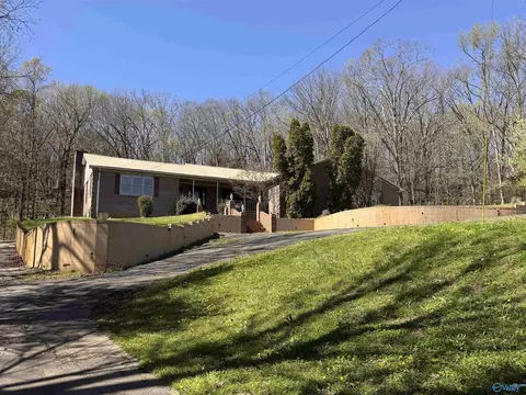 234 N Greenway Dr, Trinity, AL 35673