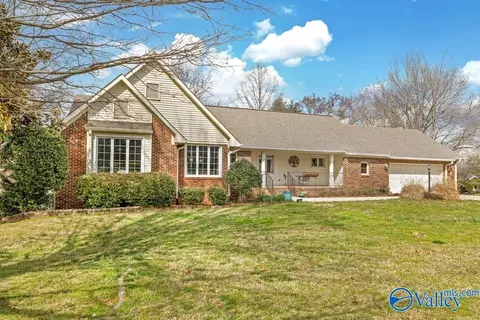101 Ce Lee Cir, Huntsville, AL 35806