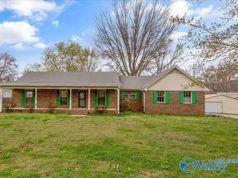 179 Plainview Dr, Owens Cross Roads, AL 35763