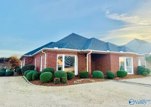 2219 Yorkshire SE, Decatur, AL 35601
