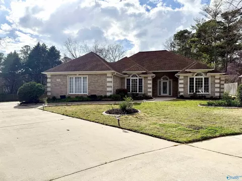 1701 Pinewood Dr, Huntsville, AL 35806