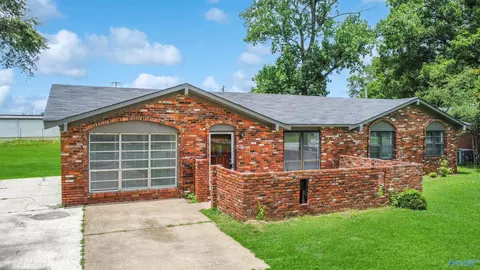 2407 Morgan Ave, Decatur, AL 35601