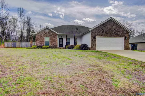 964 Joan Ln, Killen, AL 35645 photo 1
