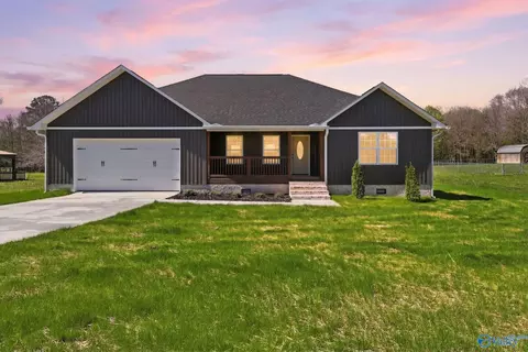 117 Creekside Dr, Albertville, AL 35950