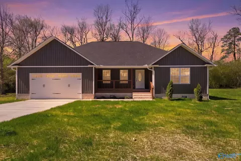 317 Creekside Dr, Albertville, AL 35950