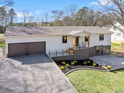 611 SE Cedar Cove Rd, Hartselle, AL 35640
