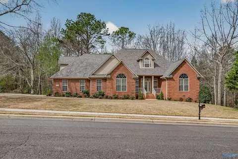 112 Southern Oaks Dr, Huntsville, AL 35811