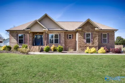 49 Dorchester St, Albertville, AL 35951