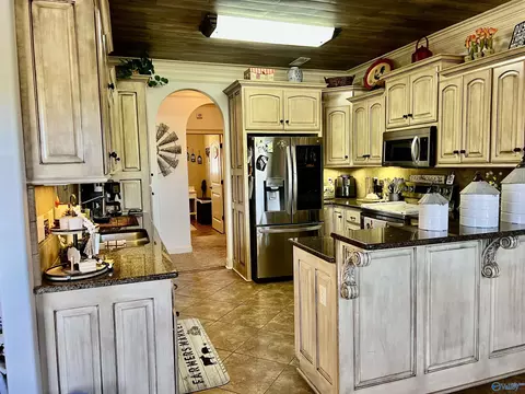 Kitchen - 94 Owensby Way, Trinity, AL 35673 photo 3 of 7