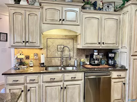Kitchen - 94 Owensby Way, Trinity, AL 35673 photo 4 of 7