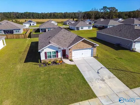 215 Chubbs Ln, Owens Cross Roads, AL 35763