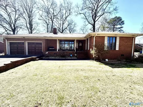 212 Oakland Ave, Boaz, AL 35957