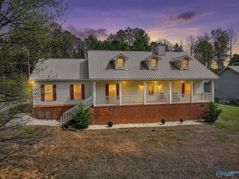 80 Earl Caldwell Dr, Guntersville, AL 35976