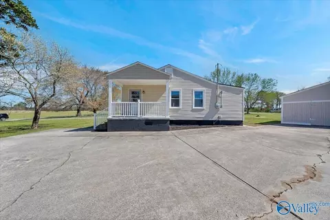 27792 South Rd, Athens, AL 35613
