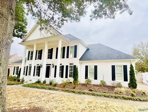 1501 Blackhall Ln, Decatur, AL 35601