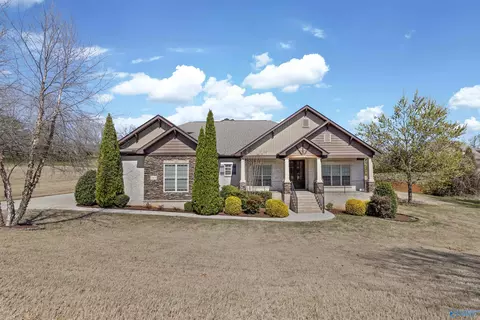 8479 Sedgebrook Dr, Owens Cross Roads, AL 35763