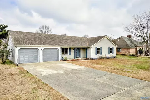 2204 Duncansby Dr, Decatur, AL 35603