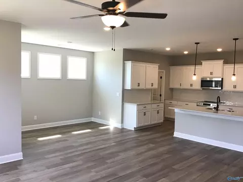 Living - 2022 Raspberry Ln, Cullman, AL 35055 photo 2 of 3