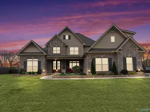 102 Lanwood Dr, Huntsville, AL 35811