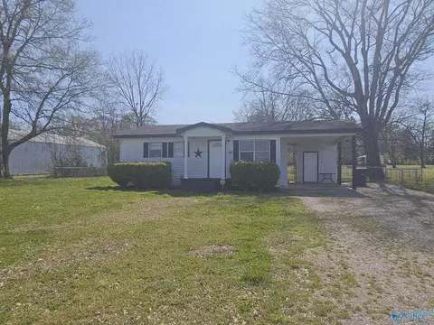 48 Oakdale Ave, Hillsboro, AL 35643