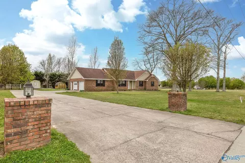900 Section Line Rd, Albertville, AL 35950