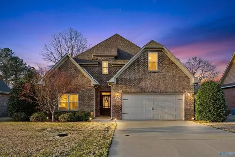22927 Bluffview Dr, Athens, AL 35613