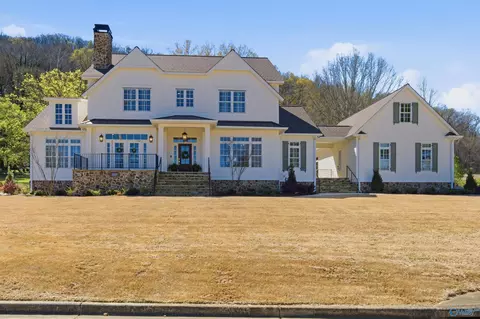 101 Lake Creek Dr, Guntersville, AL 35976