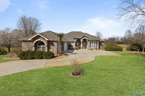 12820 Saint Andrews Dr, Athens, AL 35611