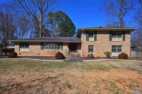 725 Mira Vista Dr, Huntsville, AL 35802
