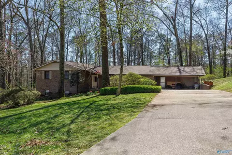 135 Bellefonte Dr, Scottsboro, AL 35769